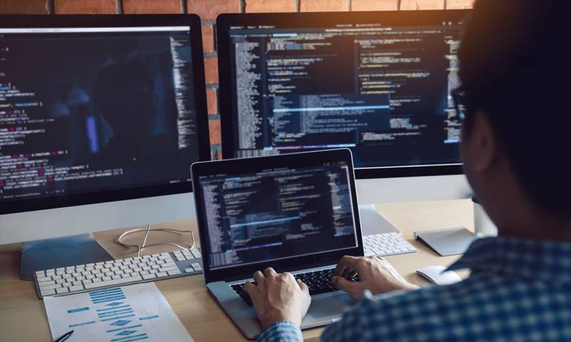 数据科学选型:R与Python如何赋能临安市网站建设?